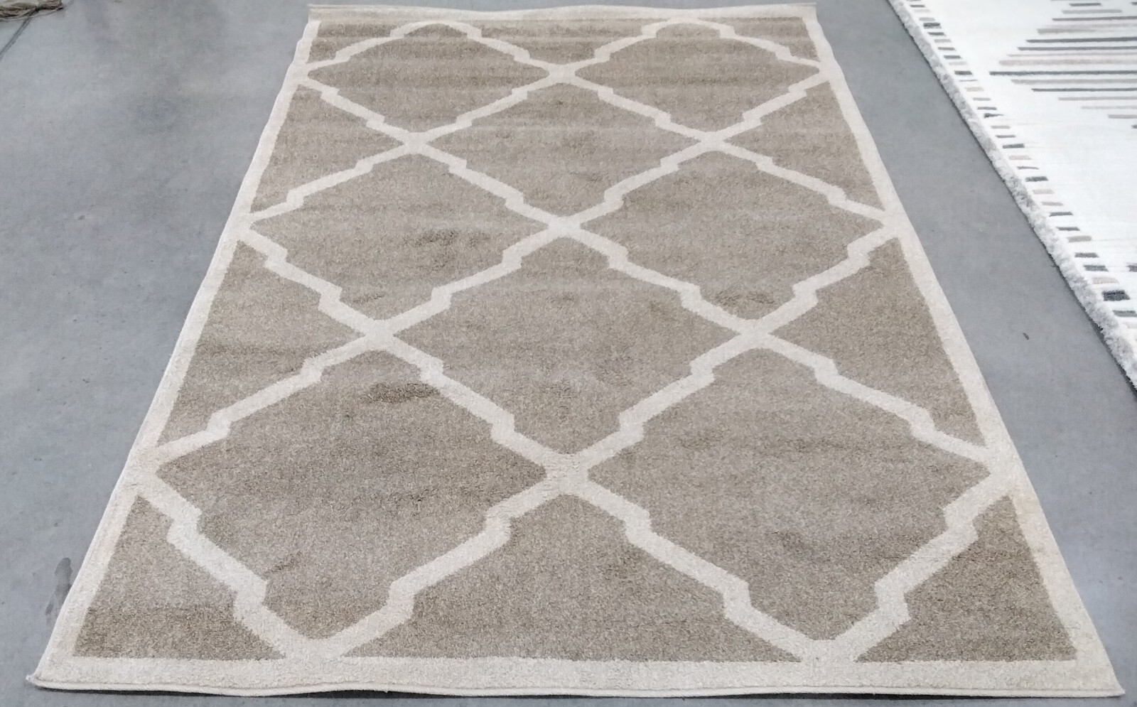 WHEAT / BEIGE 5′-3″ X 8′ Back Stain Rug, Reduced Price 1172741276 AMT421S-5