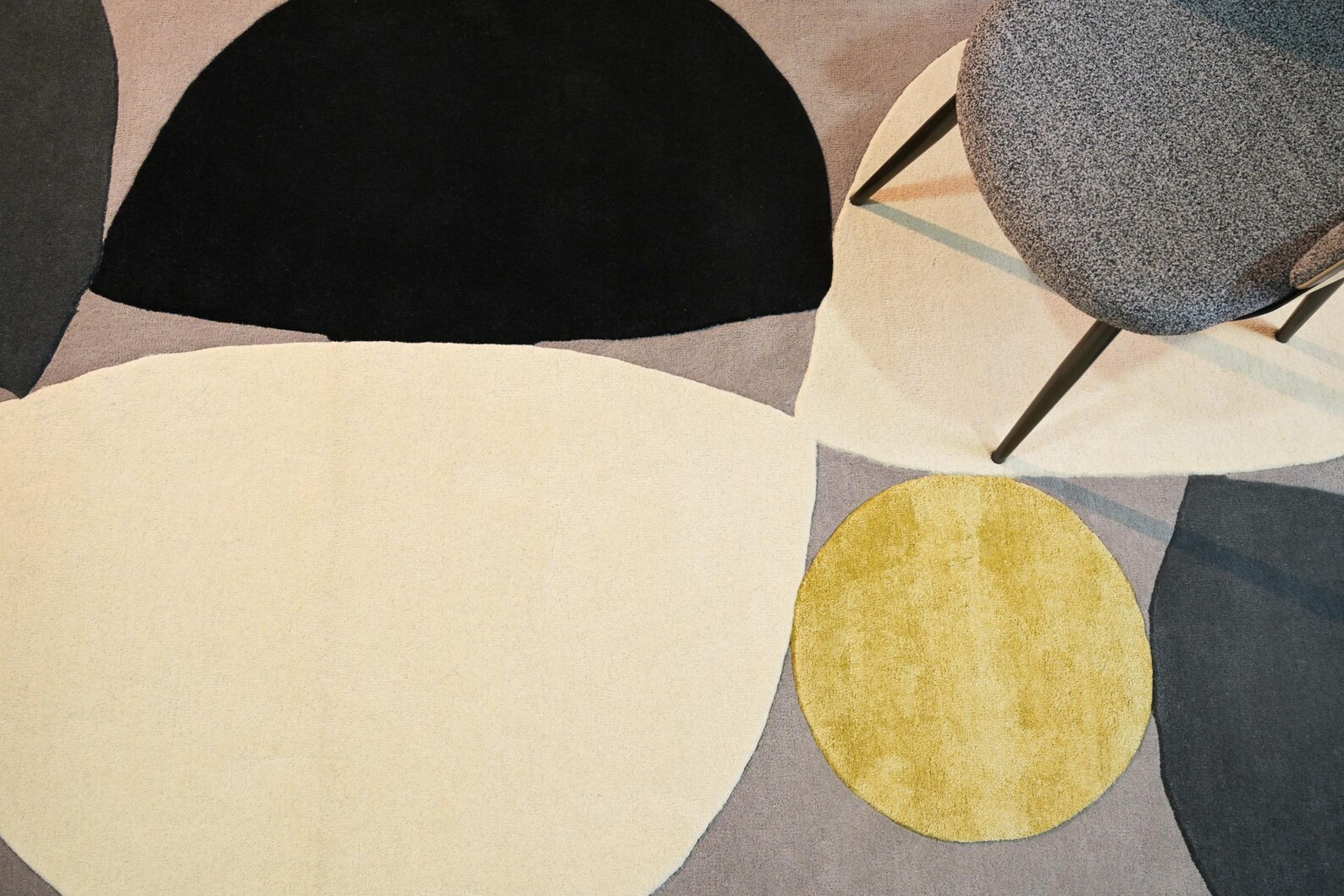 multicolor Orbit Abstract Hand Tufted Rug, Geometric Area Rug fur modern carpet