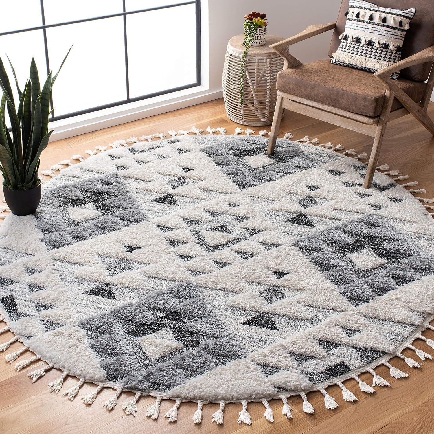 SAFAVIEH Moroccan Tassel Shag Collection Area Rug – 3′ Round, Ivory & Grey, Non-