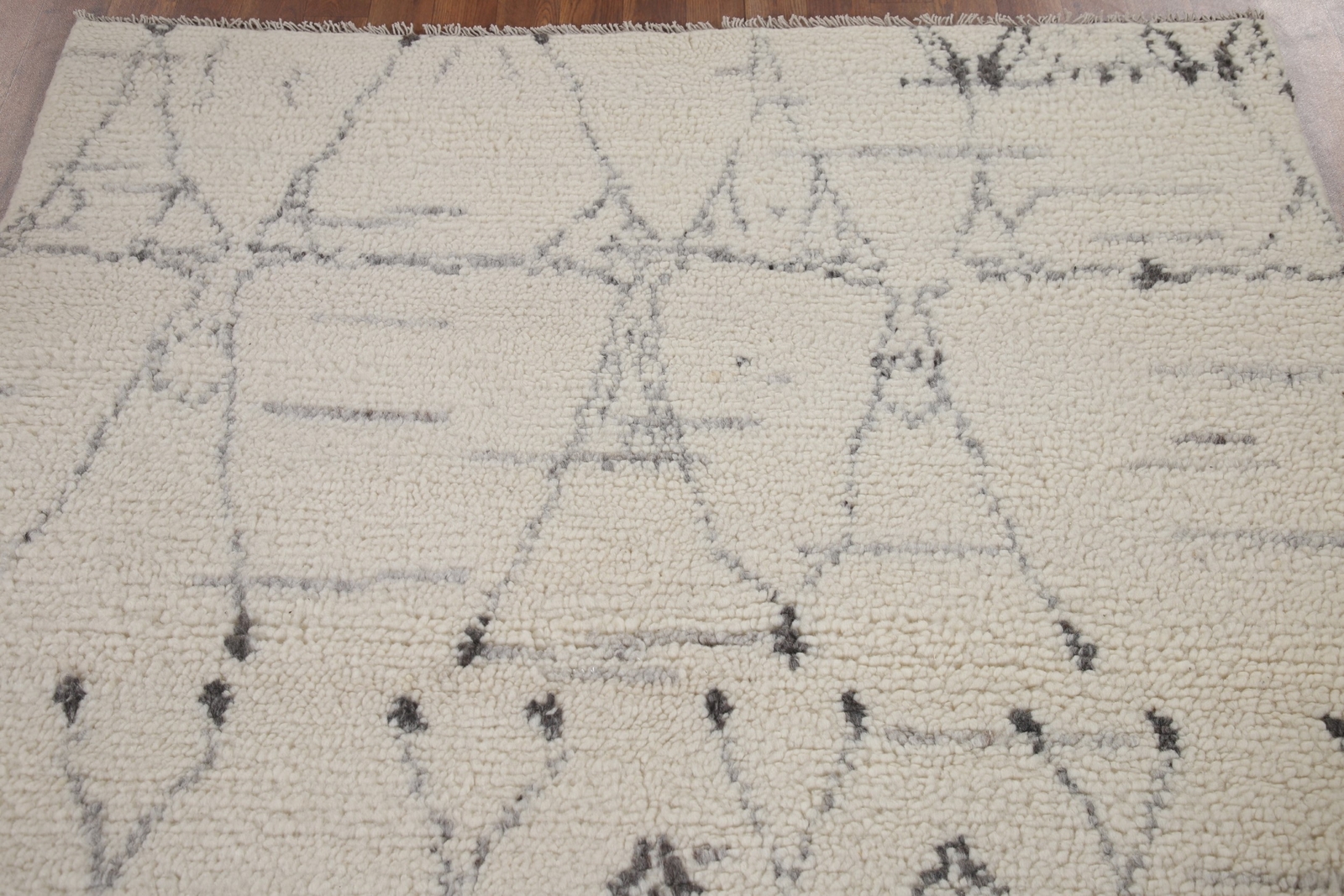Handwoven Luxury Hand-Knotted Moroccan Indian Area Rugs for Any Space 5×8 ft