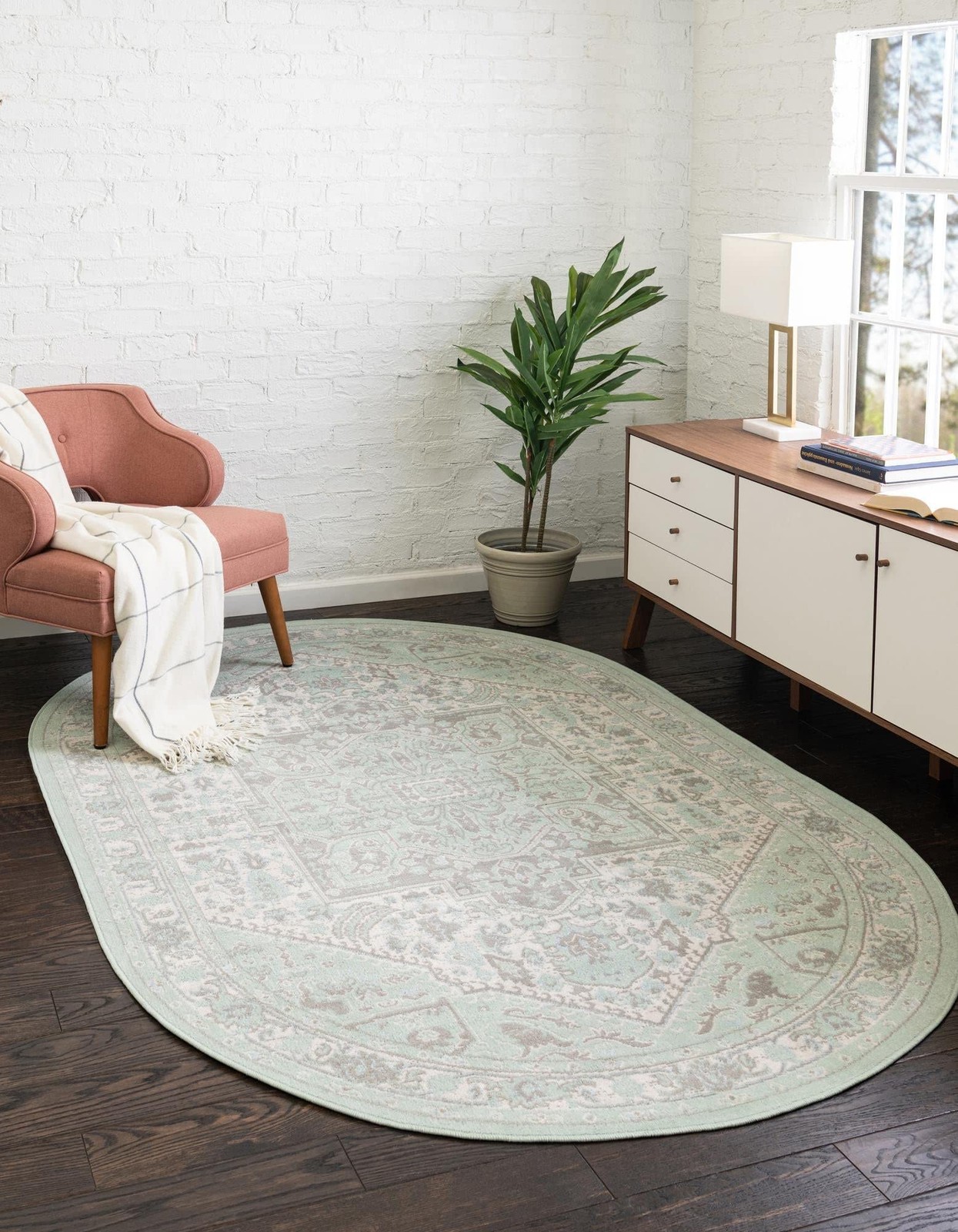 Whitney Collection Area Rug – Milano (3′ 3″ x 5′ 3″ Oval, Mint/ Ivory)
