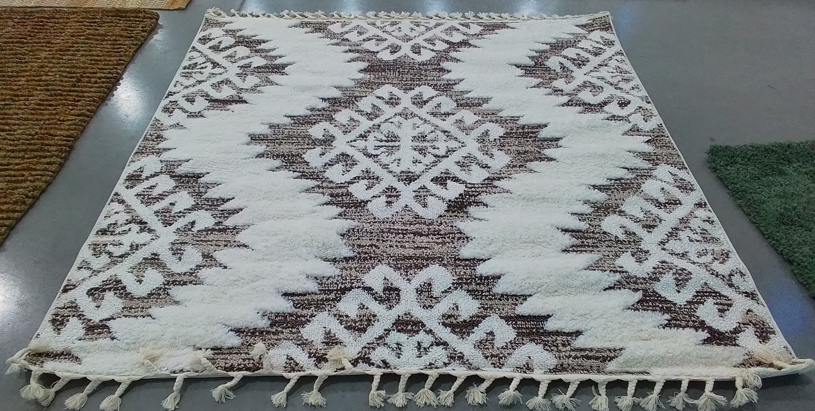 IVORY / BROWN 6′-7″ x 6′-7″ Back Stain Rug, Reduced Price 1172798949 MTS652A-7SQ