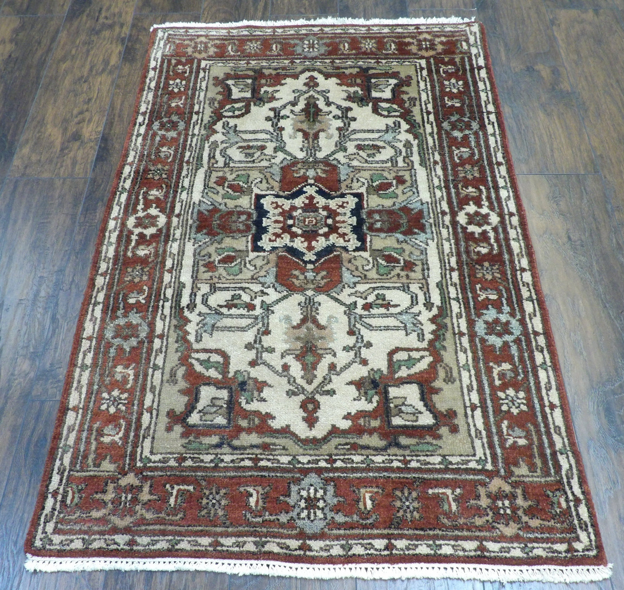 Sherapi 3’0″x5’0″ Hand-knotted Rug -w143