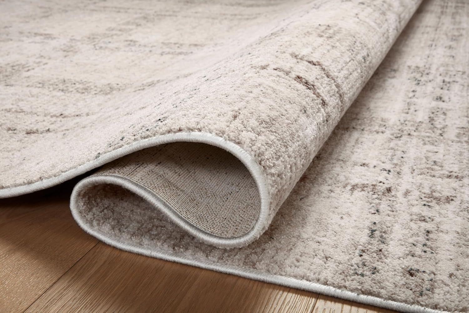 Loloi Angela Rose Ember Collection EMB-04 Ivory/Multi 2′-3″ X 3′-10″ Accent Rug