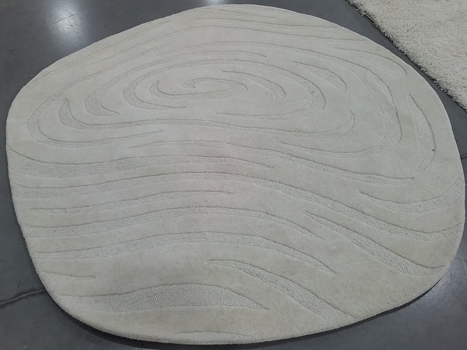 IVORY 6′-0″ x 6′-0″ Flaw in Rug, Reduced Price 1172790590 NOV155A-66S