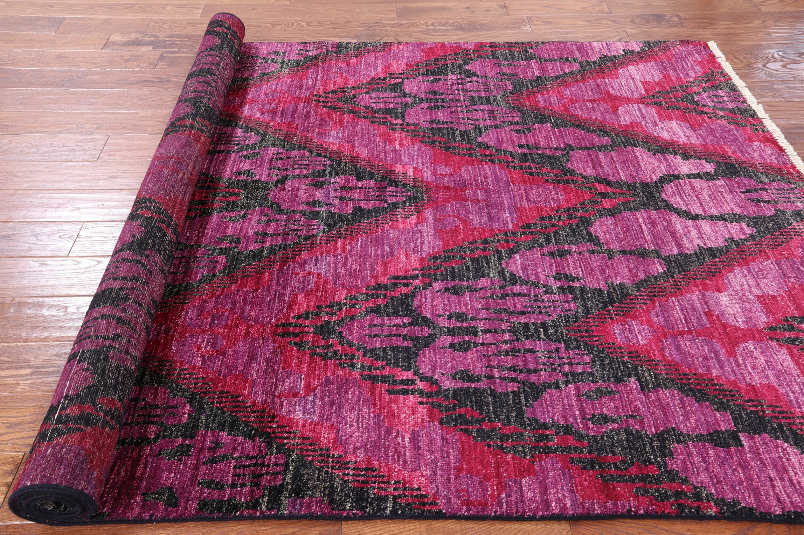5′ 9″ X 9′ 0″ Ikat Hand Knotted Area Rug – P5134