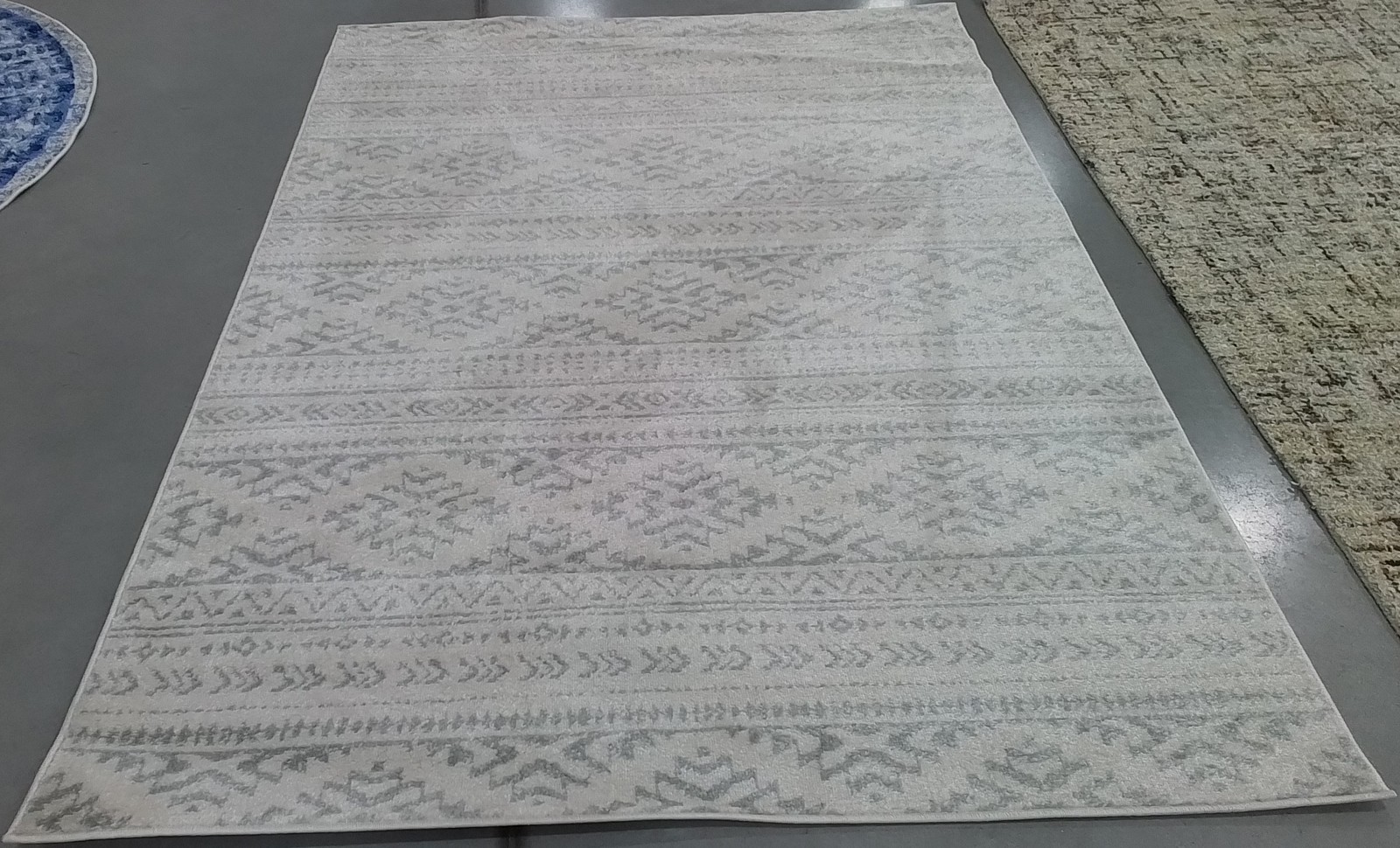 IVORY / LIGHT GREY 5′-3″ x 7′-6″ Stained Rug, Reduced Price 1172791574 TUL272G-5