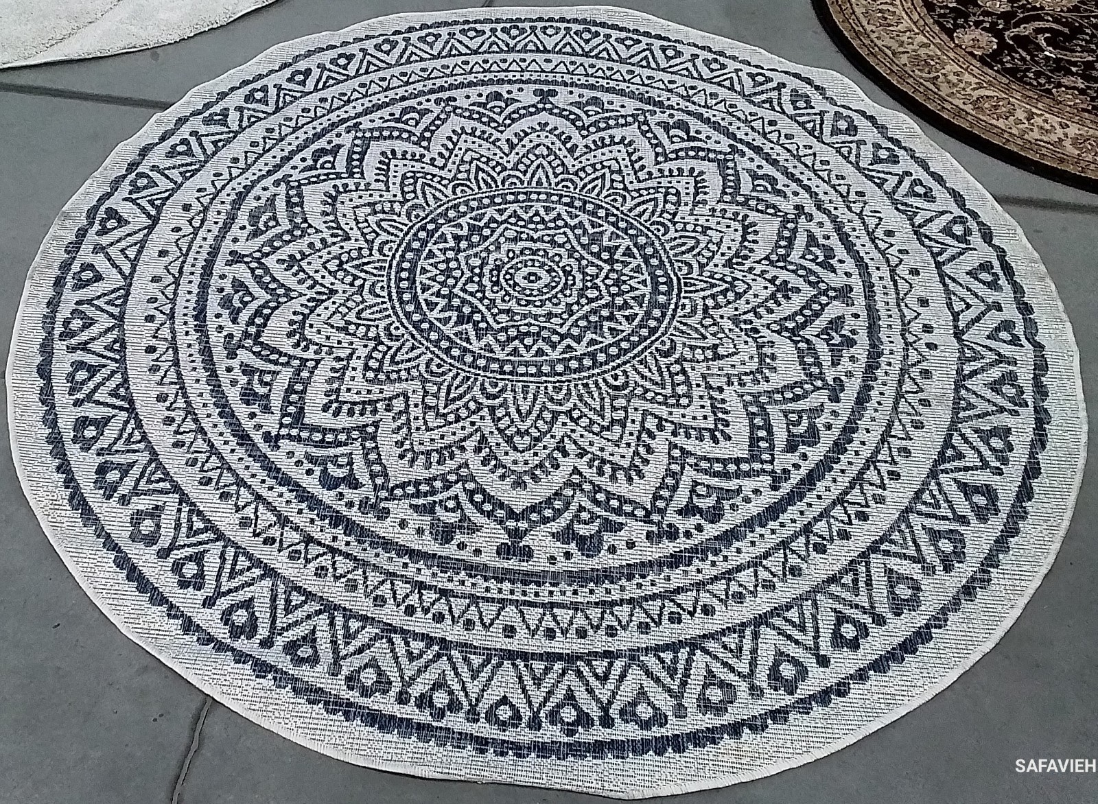 IVORY / NAVY 6′-7″ x 6′-7″ Flaw in Rug, Reduced Price 1172779410 CY8734-53412-7R