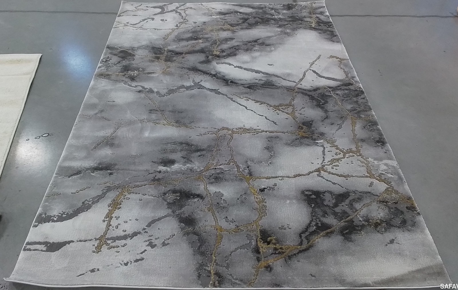GREY / GOLD 5′-3″ x 7′-6″ Back Stain Rug, Reduced Price 1172804220 CFT877F-5