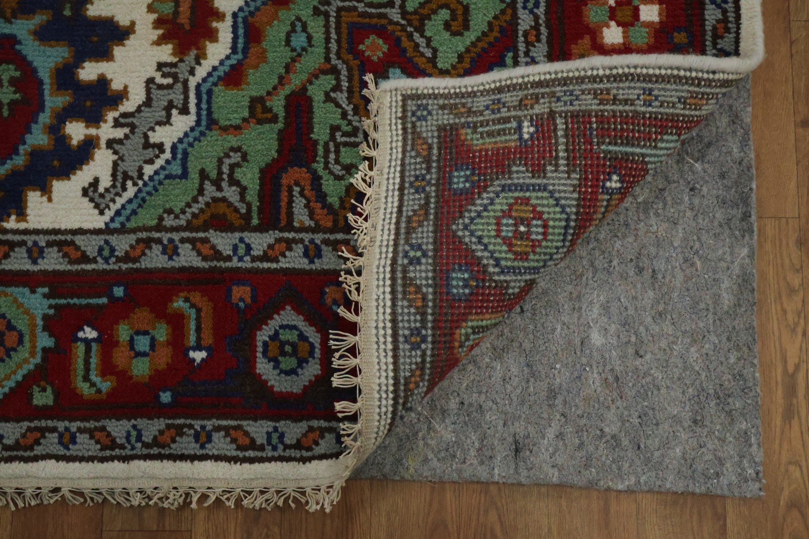 Traditional 5×8 Ivory and Green Hand-Knotted Area Rug