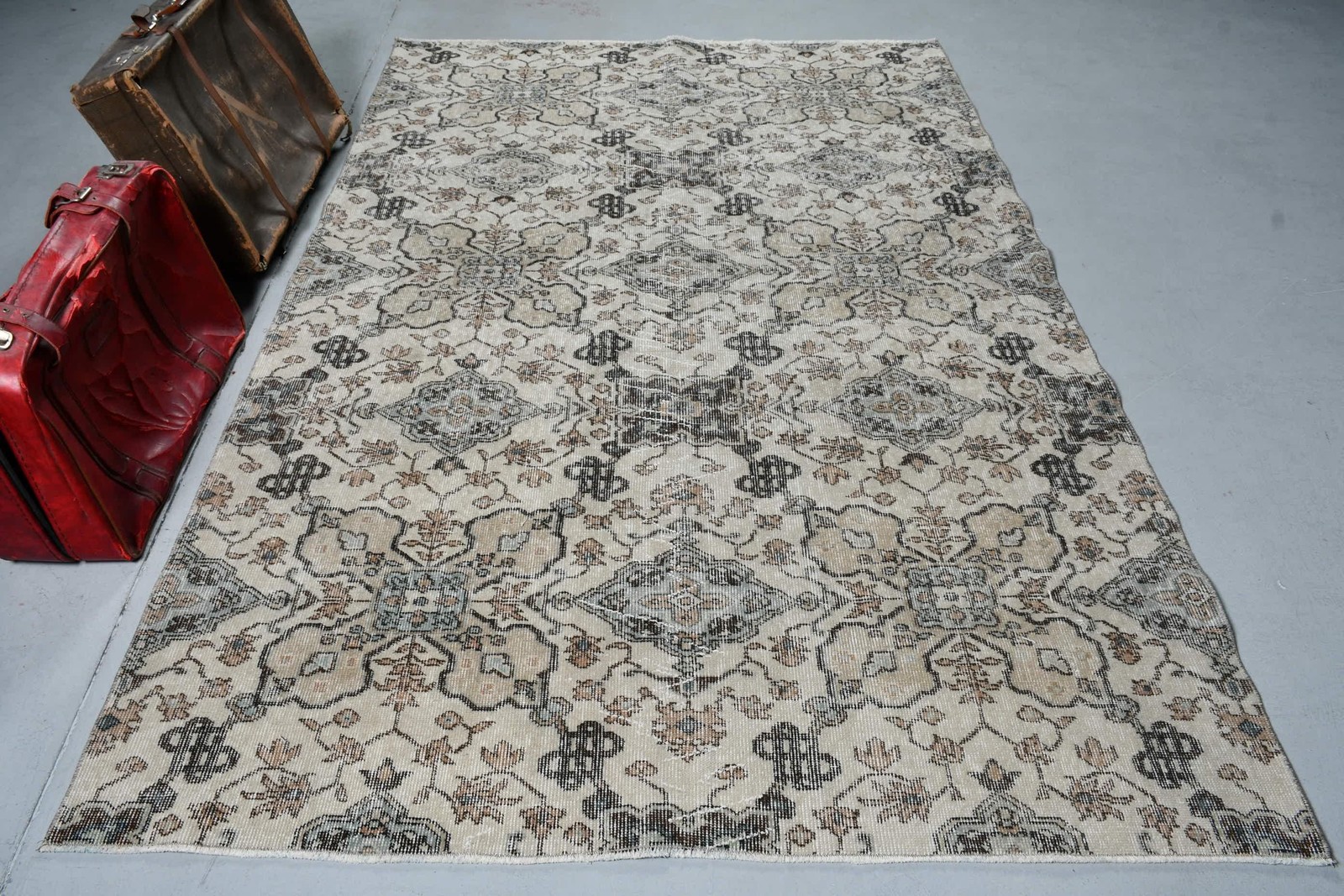 Turkish Rug, Large 5,6×8,3 ft Vintage Rug, Gray Brown Floral Wool Rug