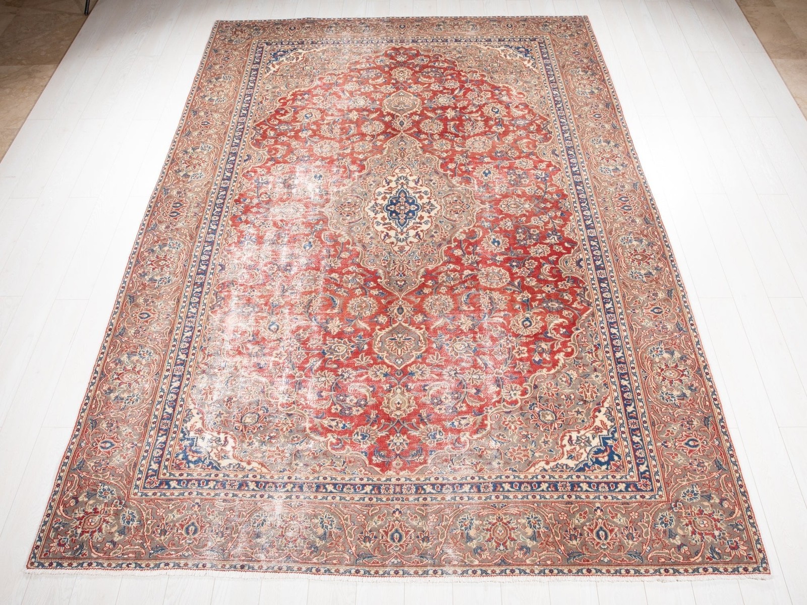 10′ 11″ x 7′ 7″ Excellent Hand-Knotted Antique Faded Large Area Rug