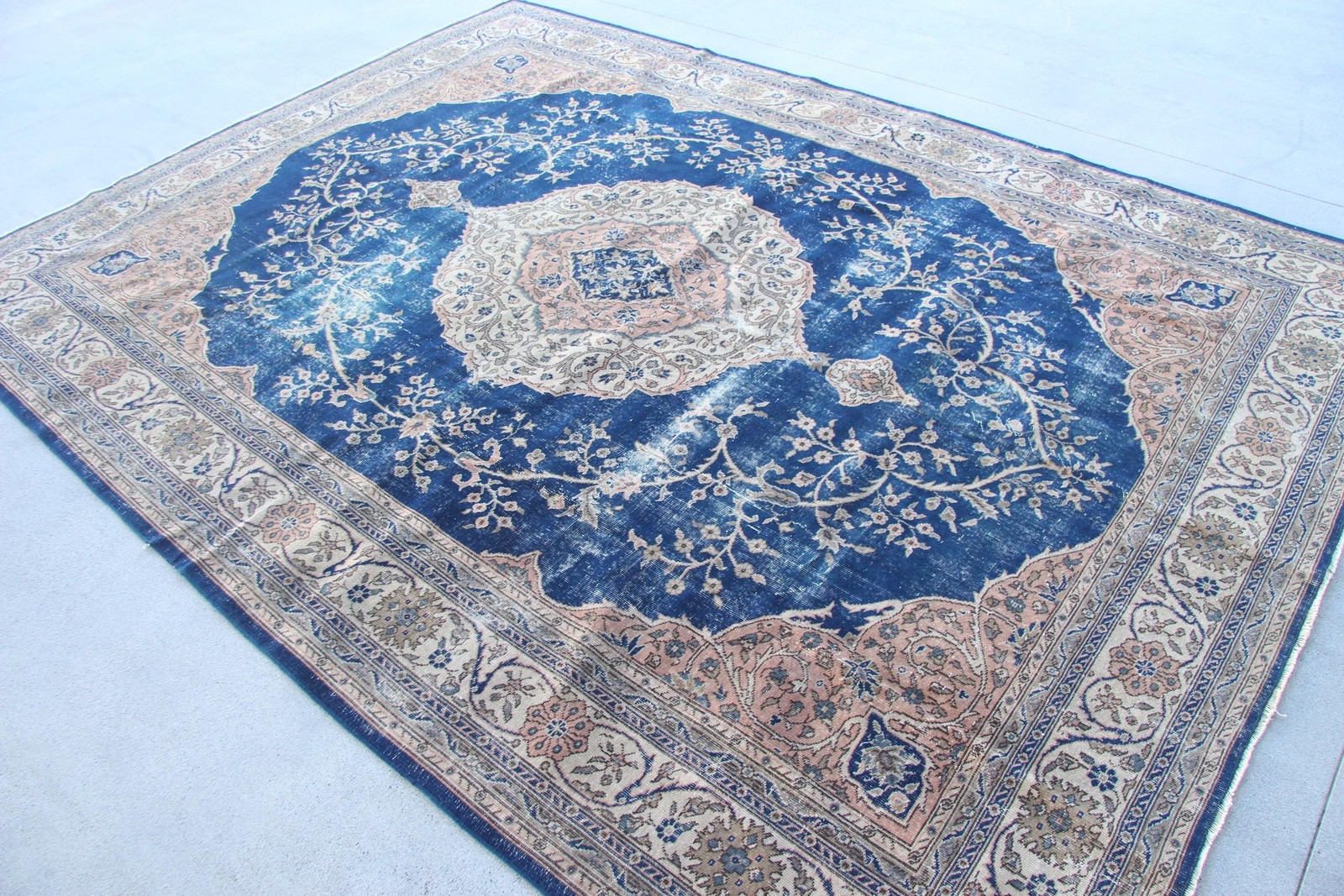 Vintage Oversize Rug 9×12,1 ft, Blue Beige Patchwork Rug Wool