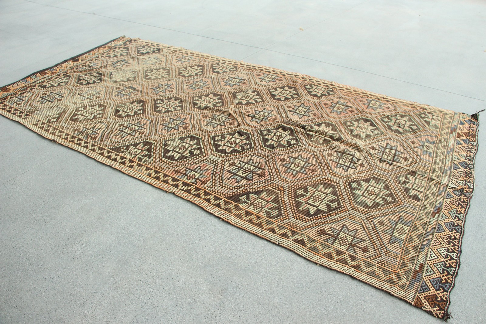 Turkish Vintage Rug 5,6×10,8 ft (171×328 cm), Kilim Brown Floral Rug