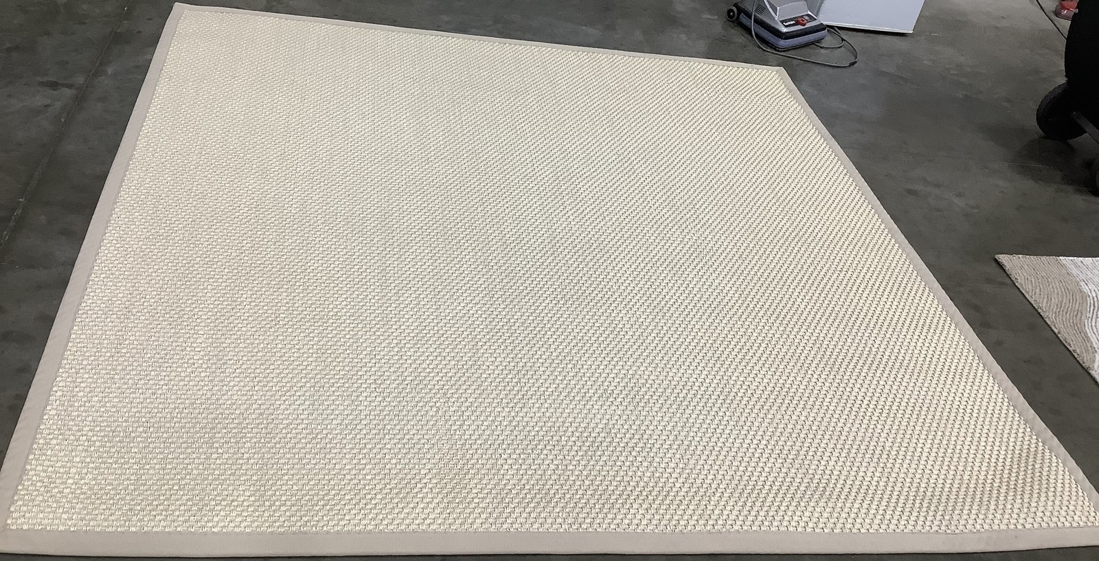 IVORY / LIT BEIGE 8′-0″ x 8′-0″ Flaw in Rug, Reduced Price 1172682316 NF150A-8SQ