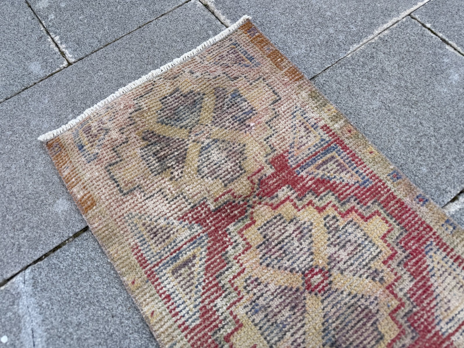 1.4×3 ft Small Vintage Turkish Rug Red Medallion Hand-Knotted Boho Accent Mat