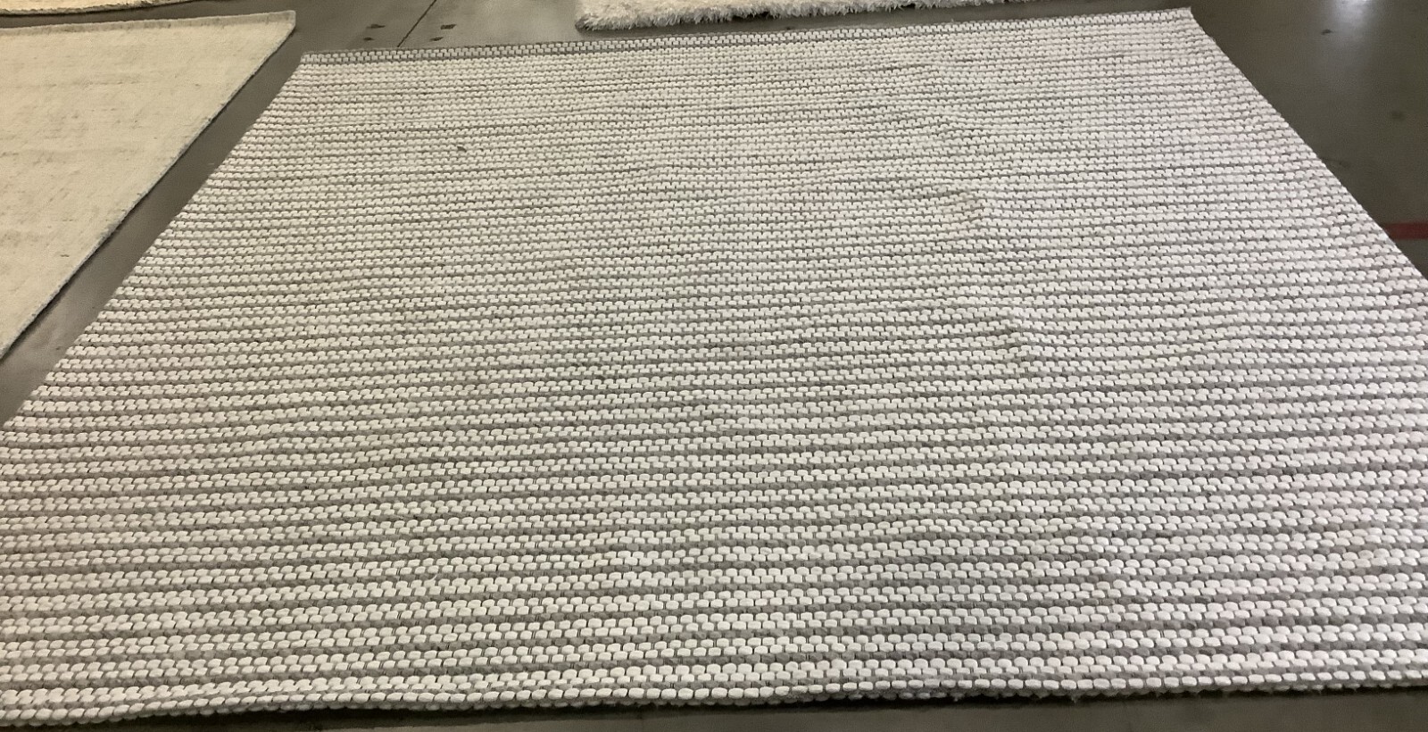 LIT GREY / IVORY 8′-0″ x 8′-0″ Flaw in Rug, Reduced Price 1172676365 MRB392F-8SQ