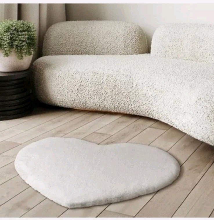 Mon Chateau Heart Design Faux Fur Shaped Rug 48 x 37.5 in