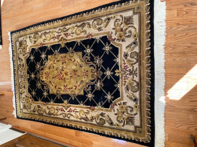 Decorative area rug (4×6 ft). Used, decent condition. BUYER MUST PICKUP