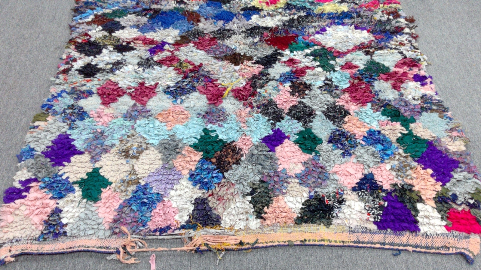 Vintage Handmade Moroccan Boucherouite Area Rug – 5 FT 5 x 5 FT 6