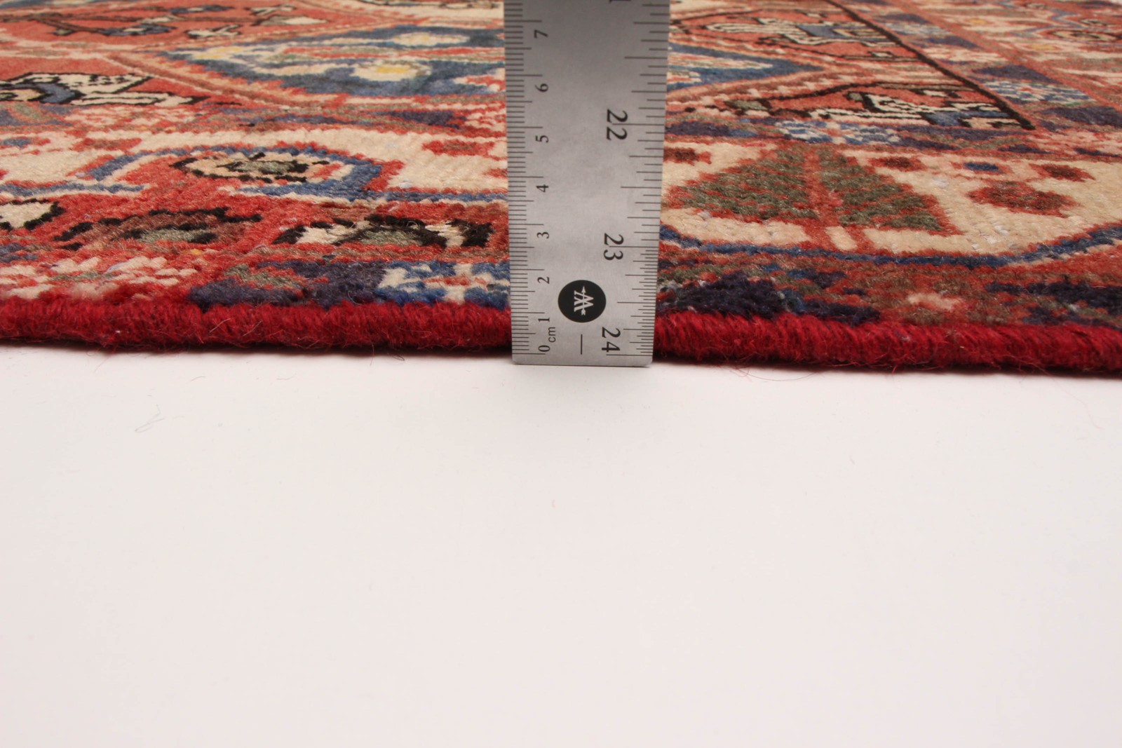 Vintage 4’10” x 6’6″ Traditional Hand Knotted Vegetable Dye Wool Area Rug