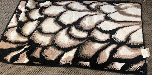 Luxurious floor rug size 27×55 in Plume design white/brown/black designer pick