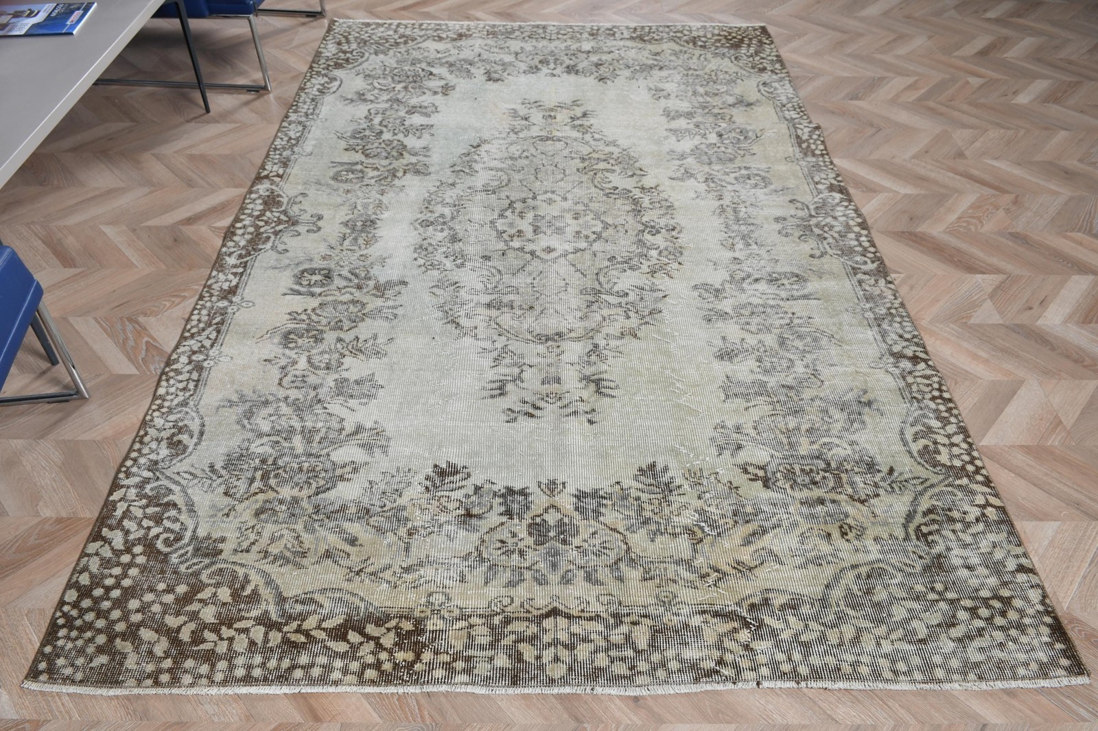 Vintage Turkish Large Rug 5,6×8,8 ft, Gray Wool Rug