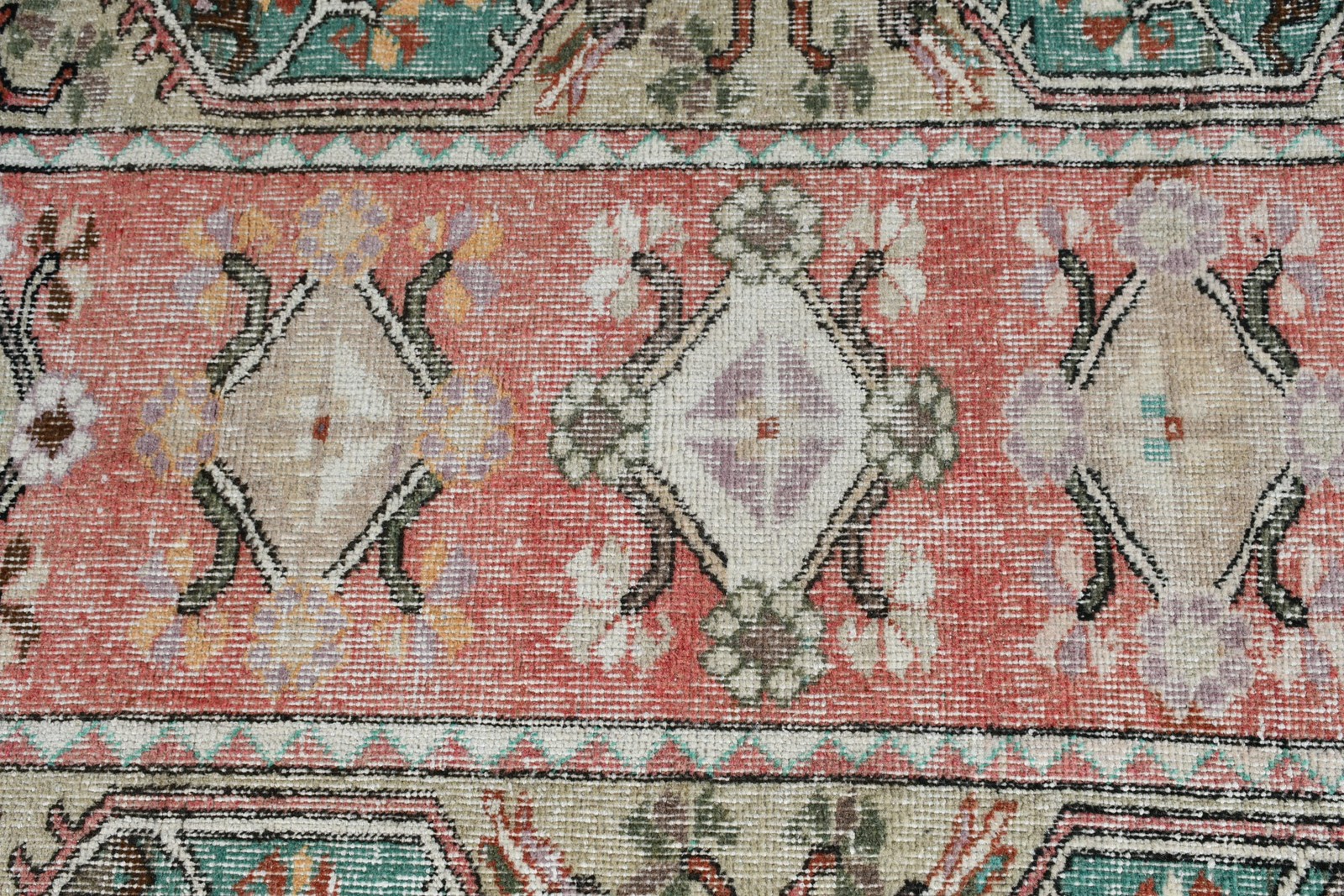Vintage Turkish Rug 4,1×6,5 ft, Red Animal Print Rug