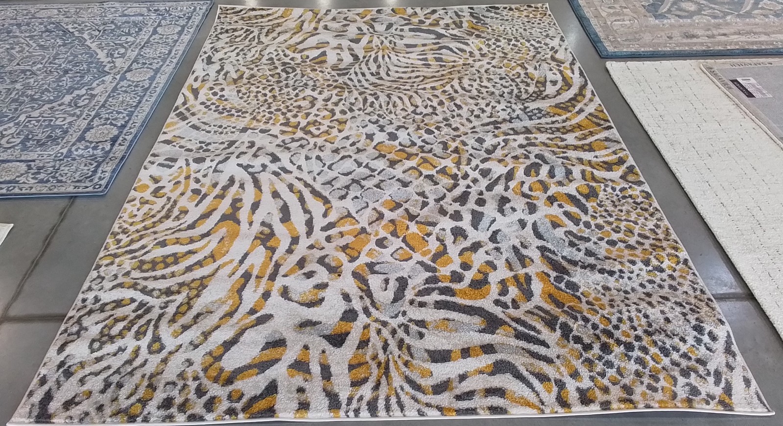 BEIGE / GOLD 6′-7″ x 9′-2″ Back Stain Rug, Reduced Price 1172777589 AMS187D-7