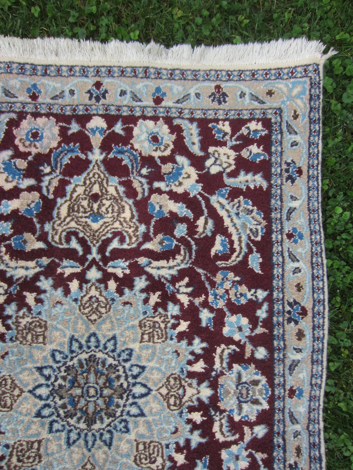Handwoven Wool Rug~Medallion/Flowers~Oriental~35 1/2″ x 52 1/2″~Cream/Burg/Blues