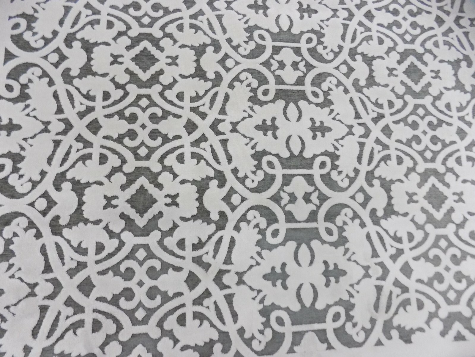 IVORY / DARK GREY 5′-3″ X 7′-6″ Display Rug,reduced price 1172581405 PARB636C-5