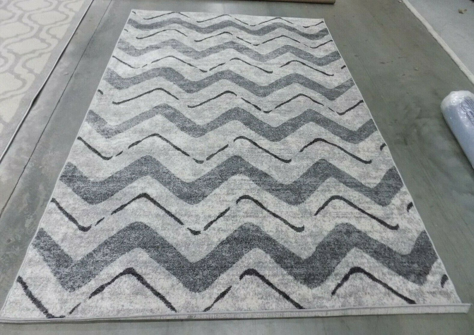 SILVER / CHARCOAL 6′ X 9′ Stained Rug, Reduced Price 1172599000 ADR121P-6