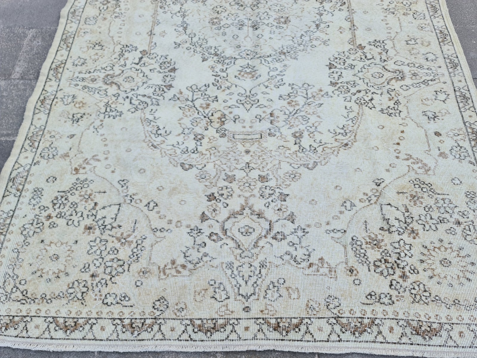 Large Vintage Turkish Rug 5.6×9.4 Oushak Wool Hand Knotted 67×113”