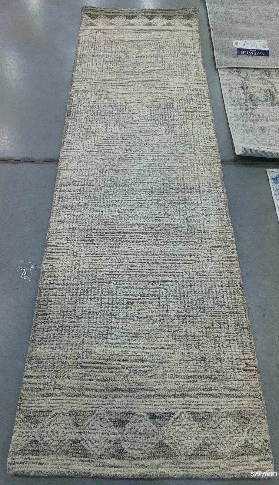 IVORY / GREY 2′-3″ x 8′-0″ Back Stain Rug, Reduced Price 1172782055 ABT349F-28