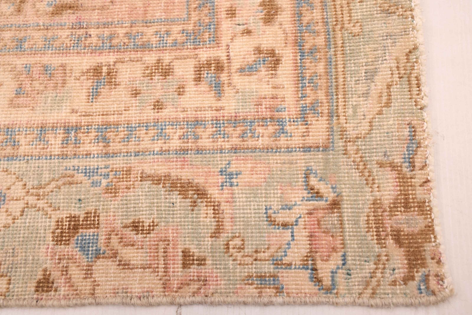 Vintage 8’6″ x 10’10” Traditional Hand Knotted Vegetable Dye Wool Area Rug