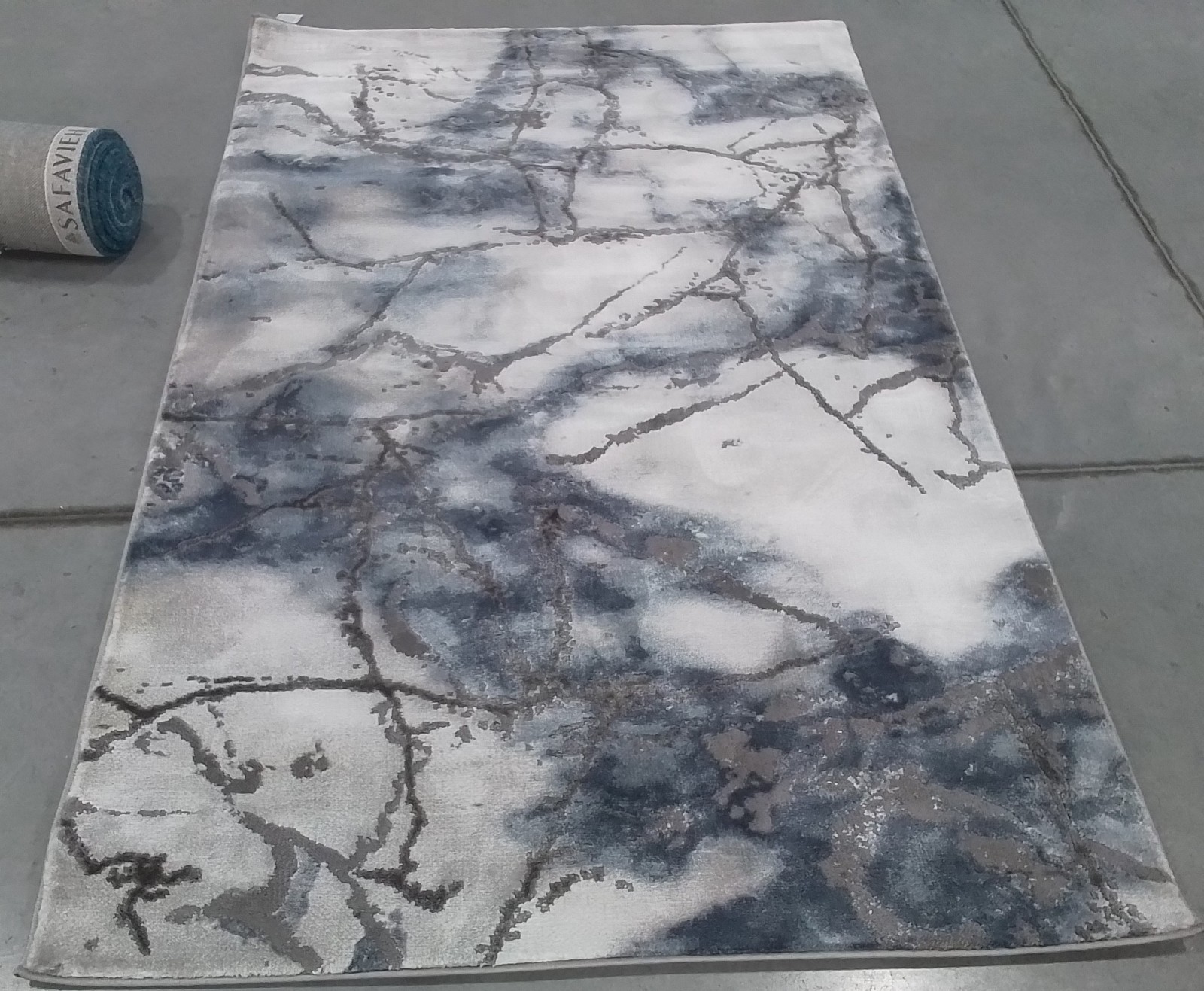 GREY / BLUE 4′-0″ x 6′-0″ Flaw in Rug, Reduced Price 1172778843 CFT877L-4