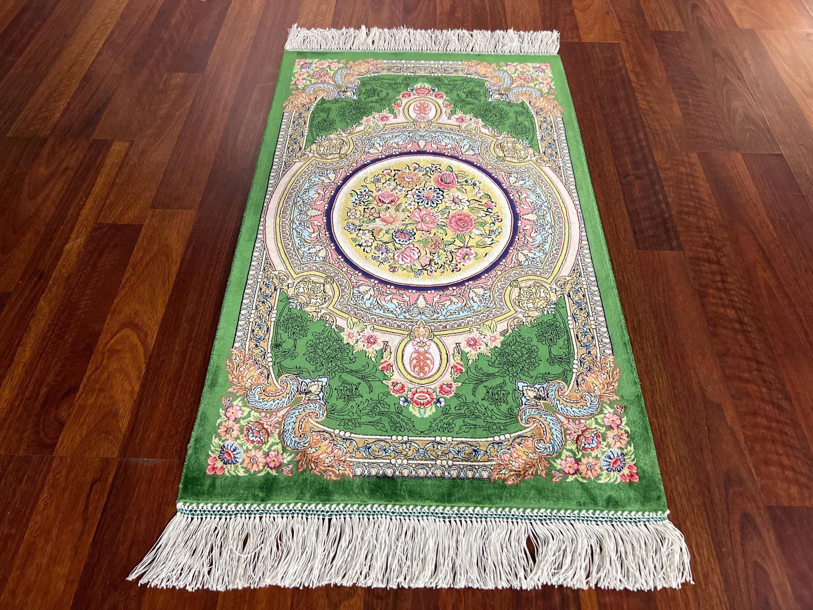 2×3 ft Green Small Silk Rug, Floral Medallion Design Tapestry, Decor Silk Mat