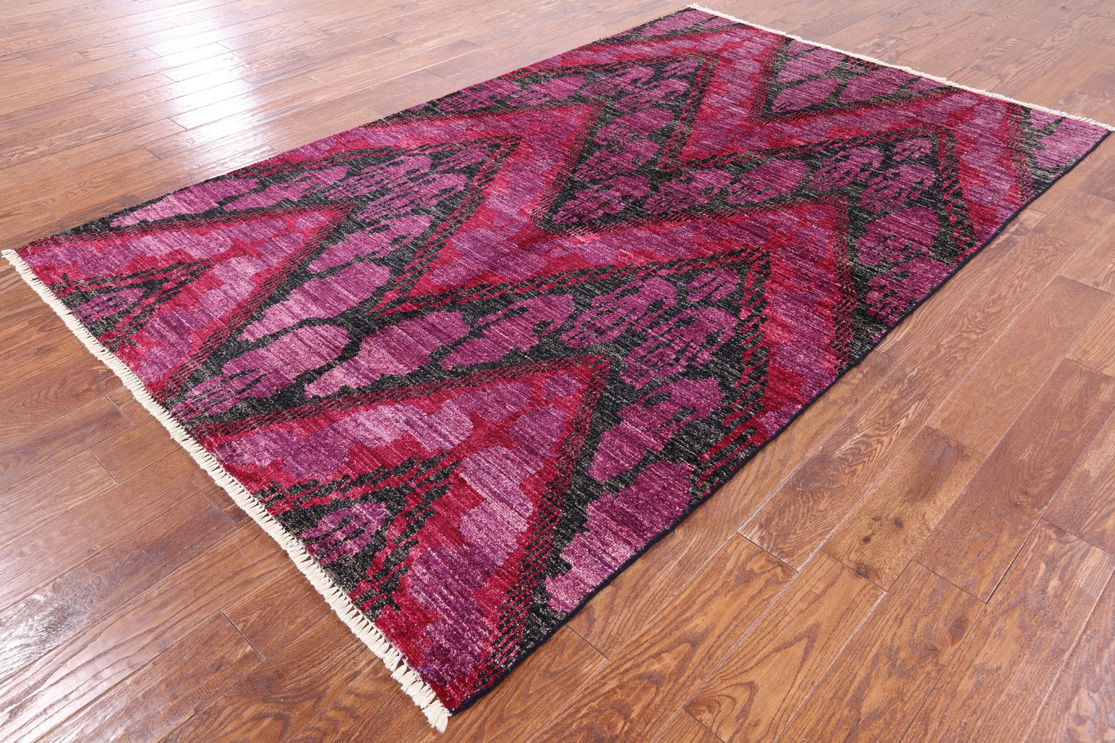 5′ 9″ X 9′ 0″ Ikat Hand Knotted Area Rug – P5134