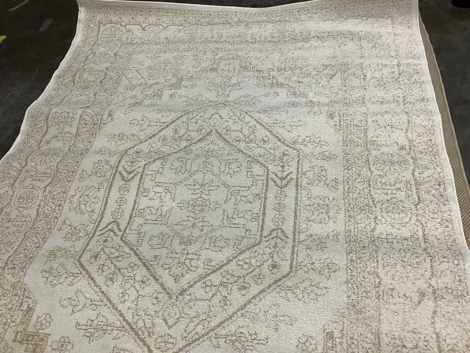 IVORY / BEIGE 5′-1″ x 7′-6″ Back Stain Rug, Reduced Price 1172685433 ADR108E-5