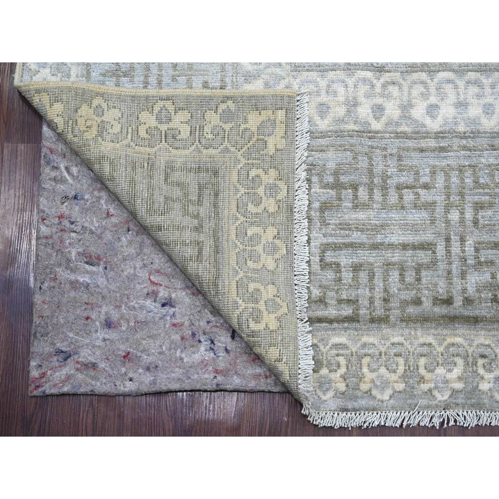 8’8″x11’8″ Spanish Gray Khotan Design with Rosette Hand Knotted Wool Rug 21885