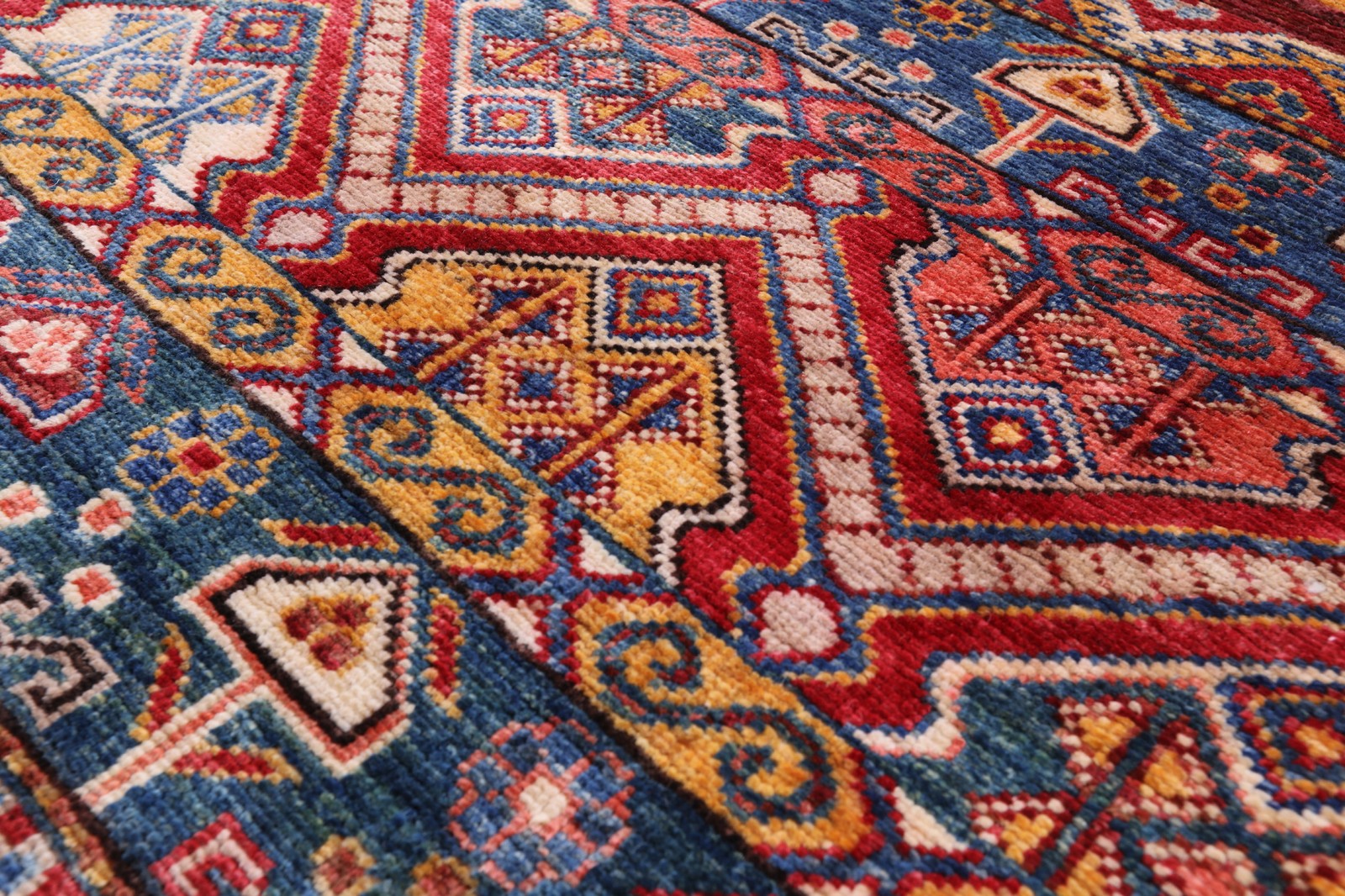 Super Kazak Khorjin Handmade Rug 5′ 6″ X 8′ 8″ – Q7422