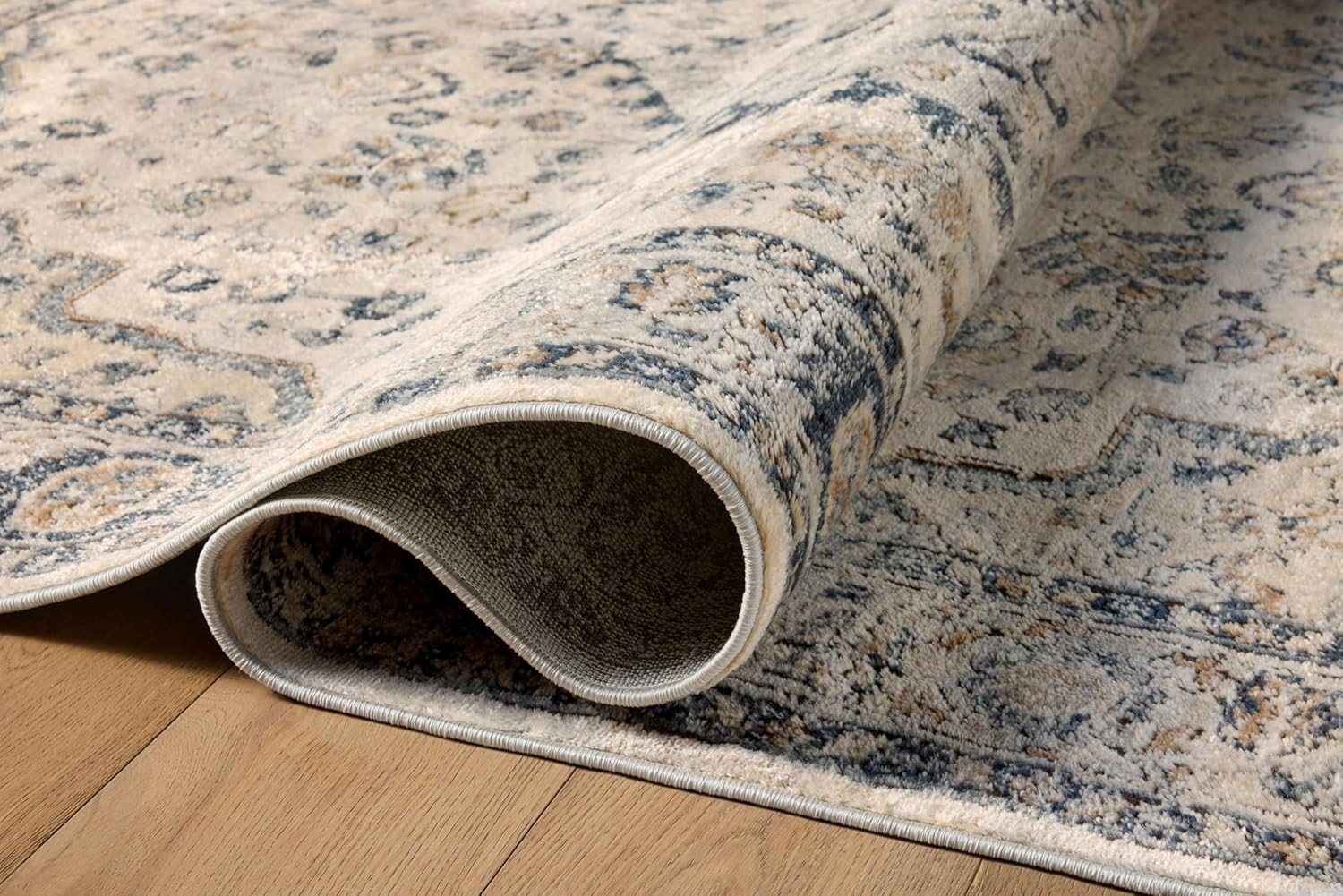 Loloi II Teagan Collection TEA-01 Natural/Lt. Grey 6′-7″ X 9′-2″, .25″ Thick, Ar