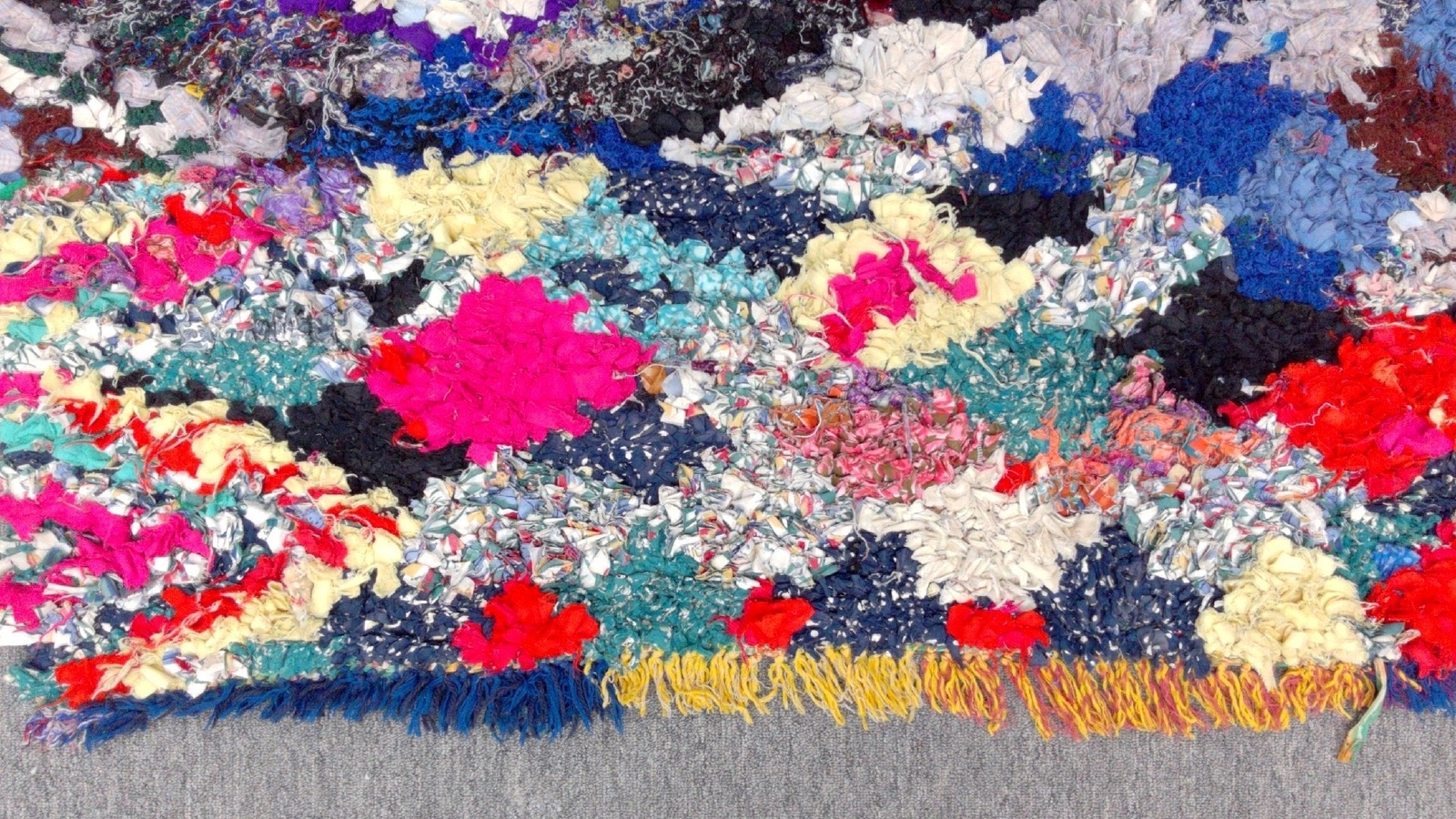 Vintage Handmade Moroccan Boucherouite Area Rug – 5 FT 5 x 5 FT 6