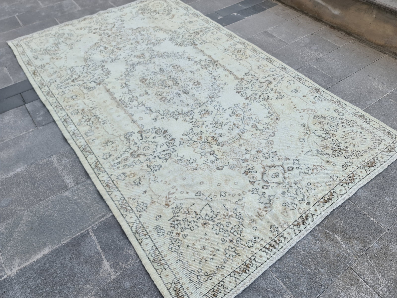 Large Vintage Turkish Rug 5.6×9.4 Oushak Wool Hand Knotted 67×113”