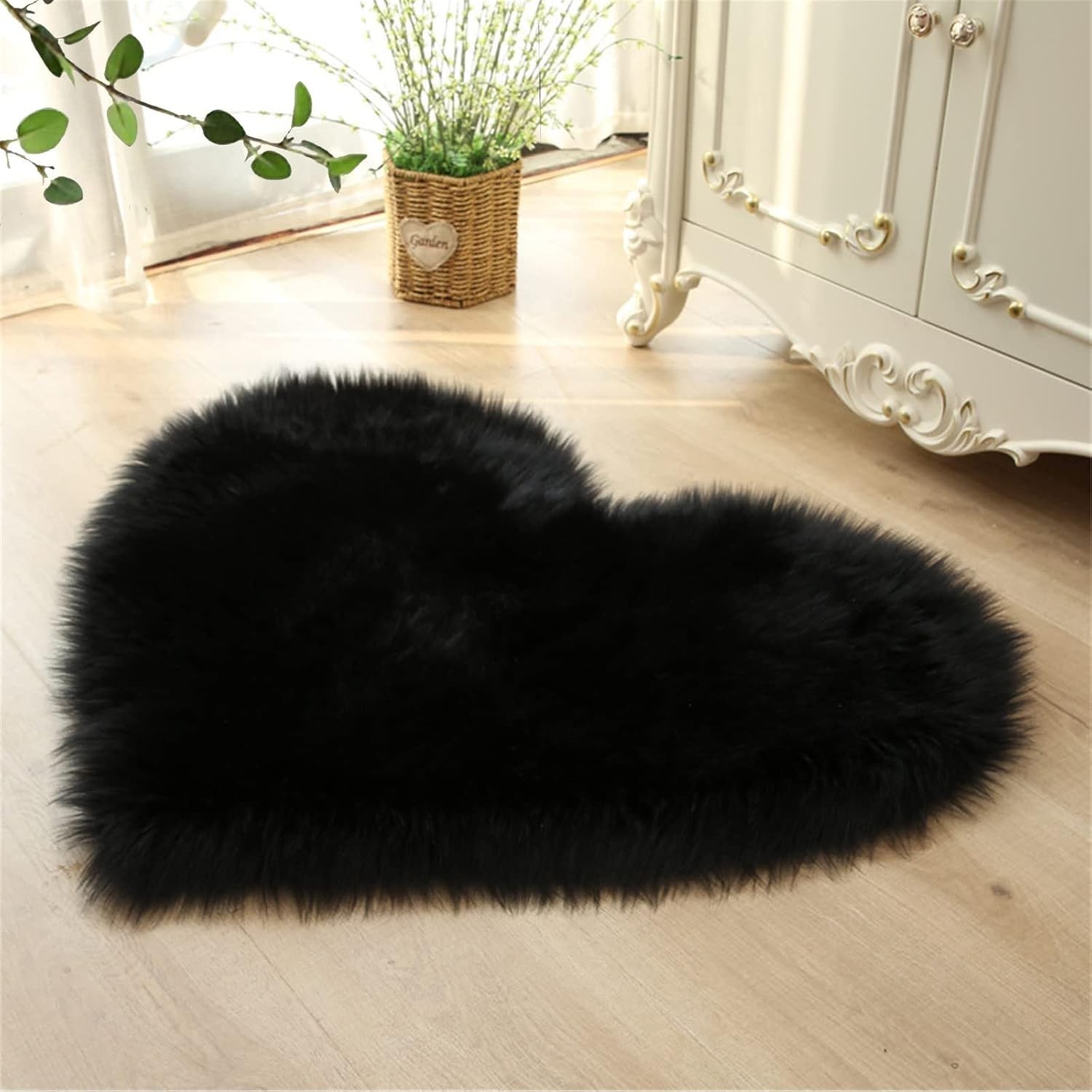 Black Heart Shaped Rug Fluffy Faux Fur Shag Mat Coquette Decor 2×3 Ft