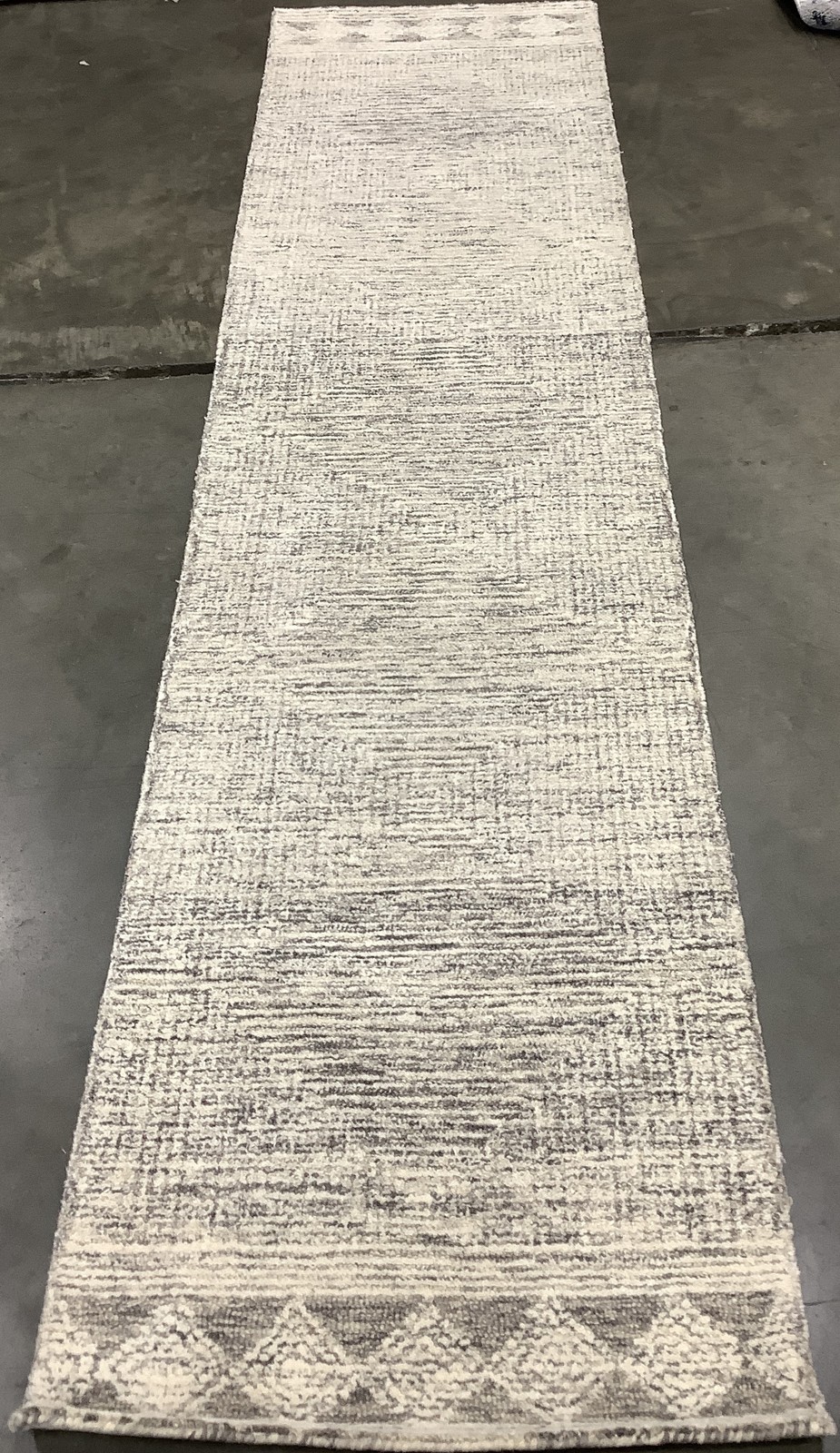 IVORY / GREY 2′-3″ x 10′-0″ Back Stain Rug, Reduced Price 1172683579 ABT349F-210