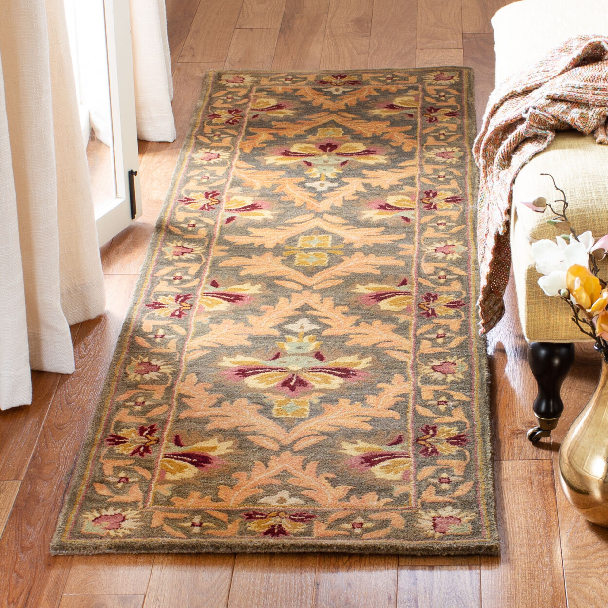 SAFAVIEH Antiquity AT54B Handmade Sage / Gold Rug