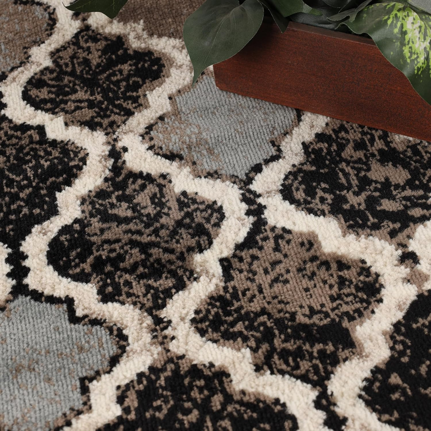 Modern Geometric Trellis Area Rug, 8′ x 10′, Jute Backed, Chocolate