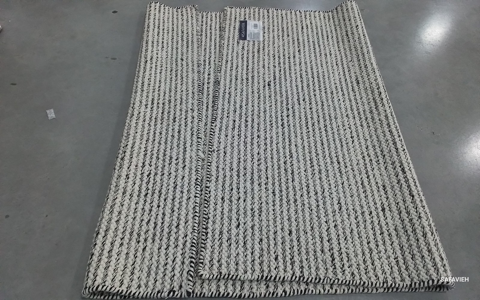BLACK / IVORY 5′-0″ x 8′-0″ Flaw in Rug, Reduced Price 1172798712 KLM378Z-5