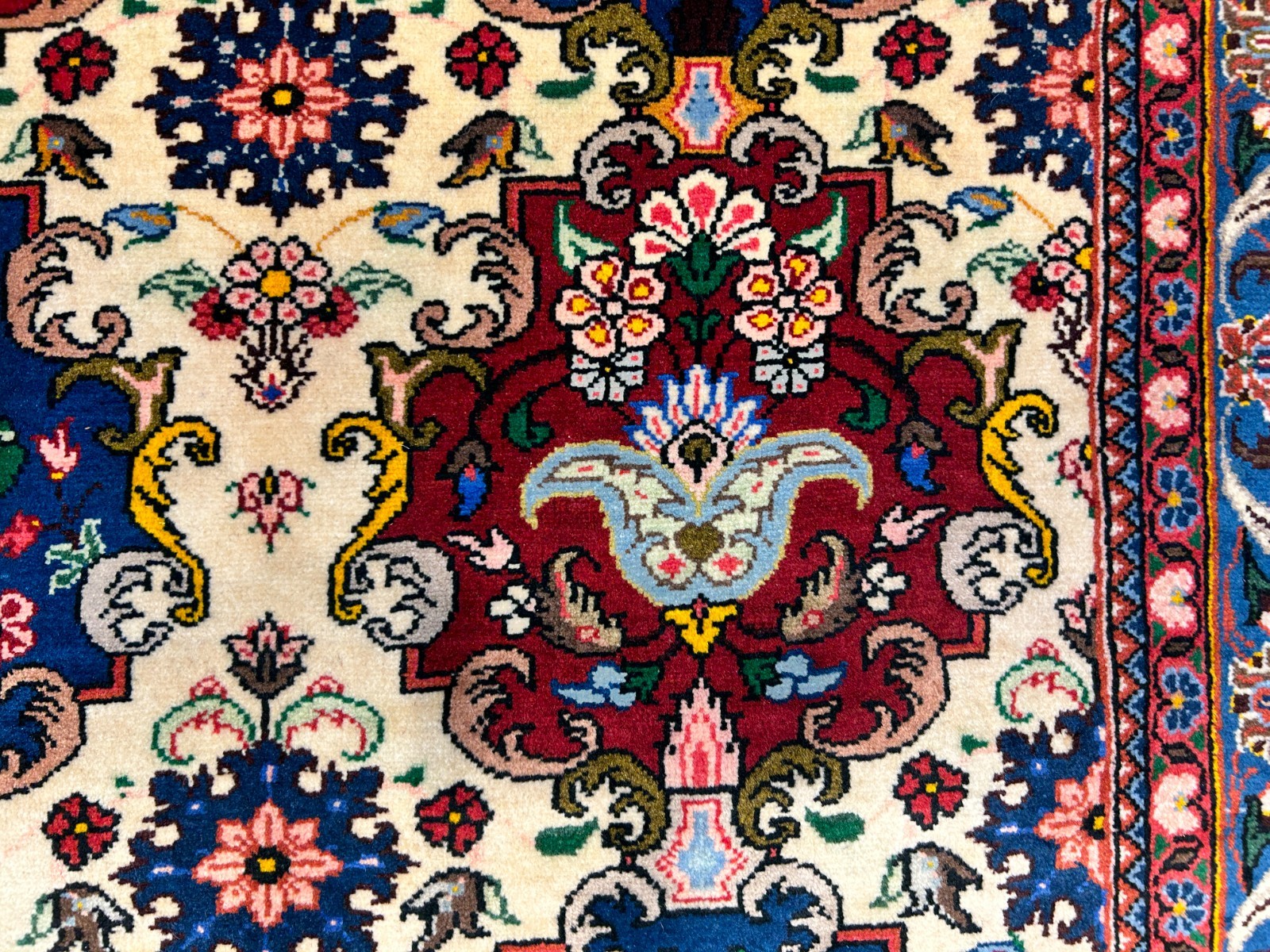 3’x5’1″ Hand-Knotted 100% Wool Pile Bakhtiarie Area Rug